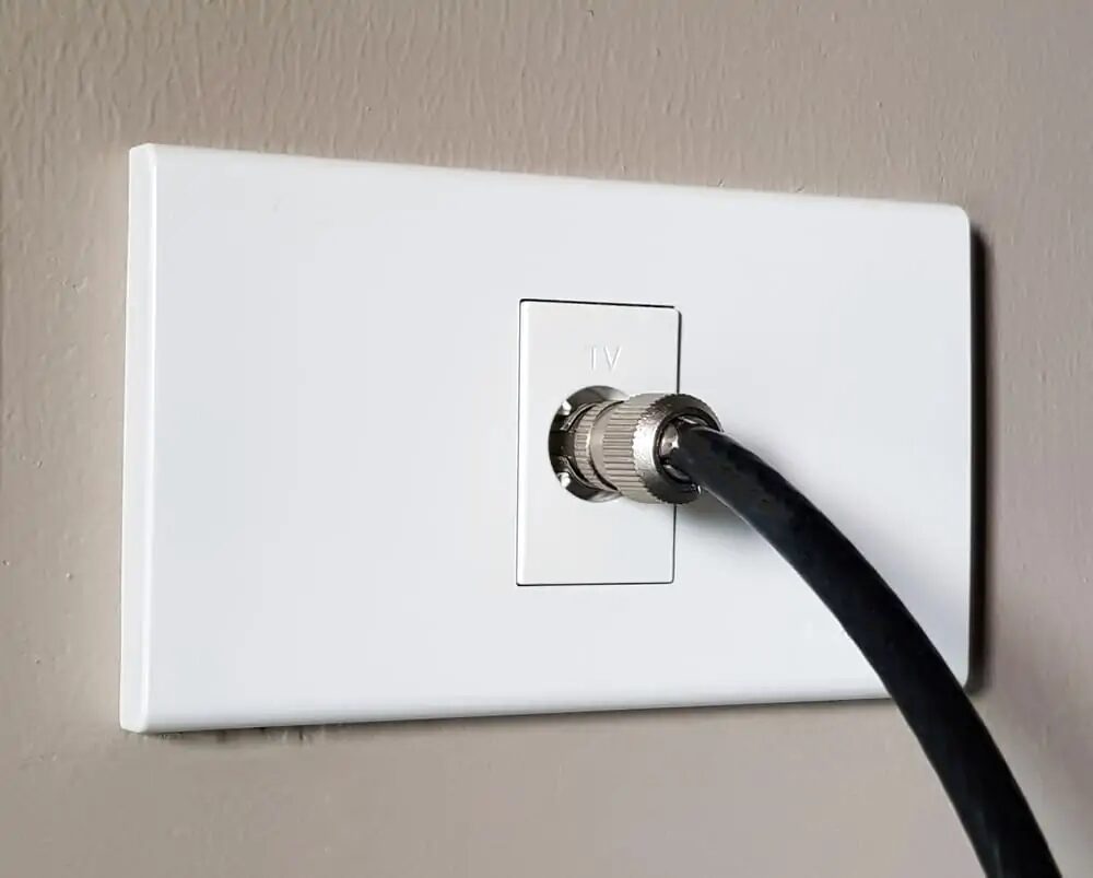 Professional TV antenna wall point installation